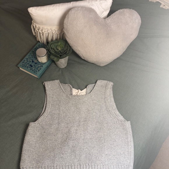 Women’s Gray Sleeveless sweater-Bow Back - Picture 2 of 5